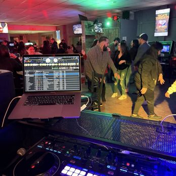 ExL Sports Bar - Dj with people dancing - Sports Bars Near Me - San Antonio, Texas ExL Sports Bar - Dj with people dancing - Sports Bars Near Me - San Antonio, Texas