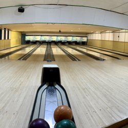 Mills Lanes & Lucky Strike Grill - Bowling lanes