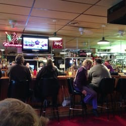 Willard's Saloon & Eatery - Watching the Vikes at Willard's