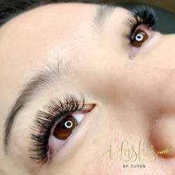 iLashes by Tuyen - 4D Volume Lashes