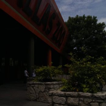 Dallas Zoo - The front of the building sign - Zoos Near Me - Dallas, Texas