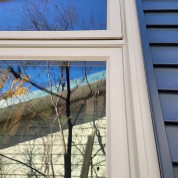 Canadian Choice Windows & Doors - This window doesn't even seal properly! - Windows Installation Near Me - Edmonton, Alberta