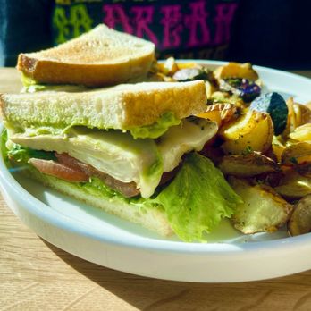 Whidbey's A Daytime Eatery - Chicken Avocado Sandwich with Side House Potatoes - Breakfast & Brunch Near Me - Enterprise, Nevada