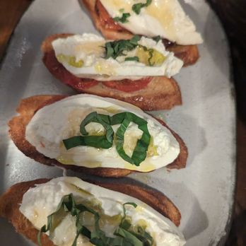 Otto Strada - Crostini Di Burrata E Pomodori - Italian Near Me - Hoboken, New Jersey