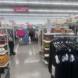 dd's DISCOUNTS - Fully stocked