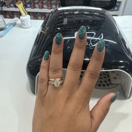 Dip powder on natural nails Dip powder on natural nails