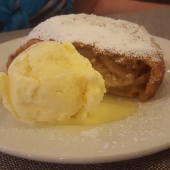 Restaurant am Paulusbogen - Apple strudel - German Near Me - Passau, BY