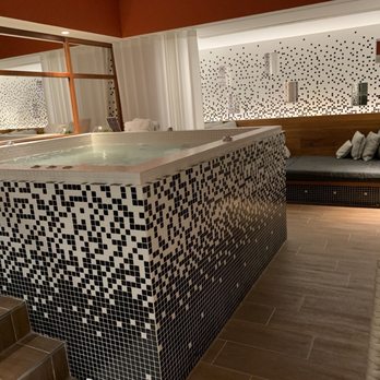 Renaissance Paris Republique Hotel - Hot tub and sauna area - Hotels Near Me - Paris, 75