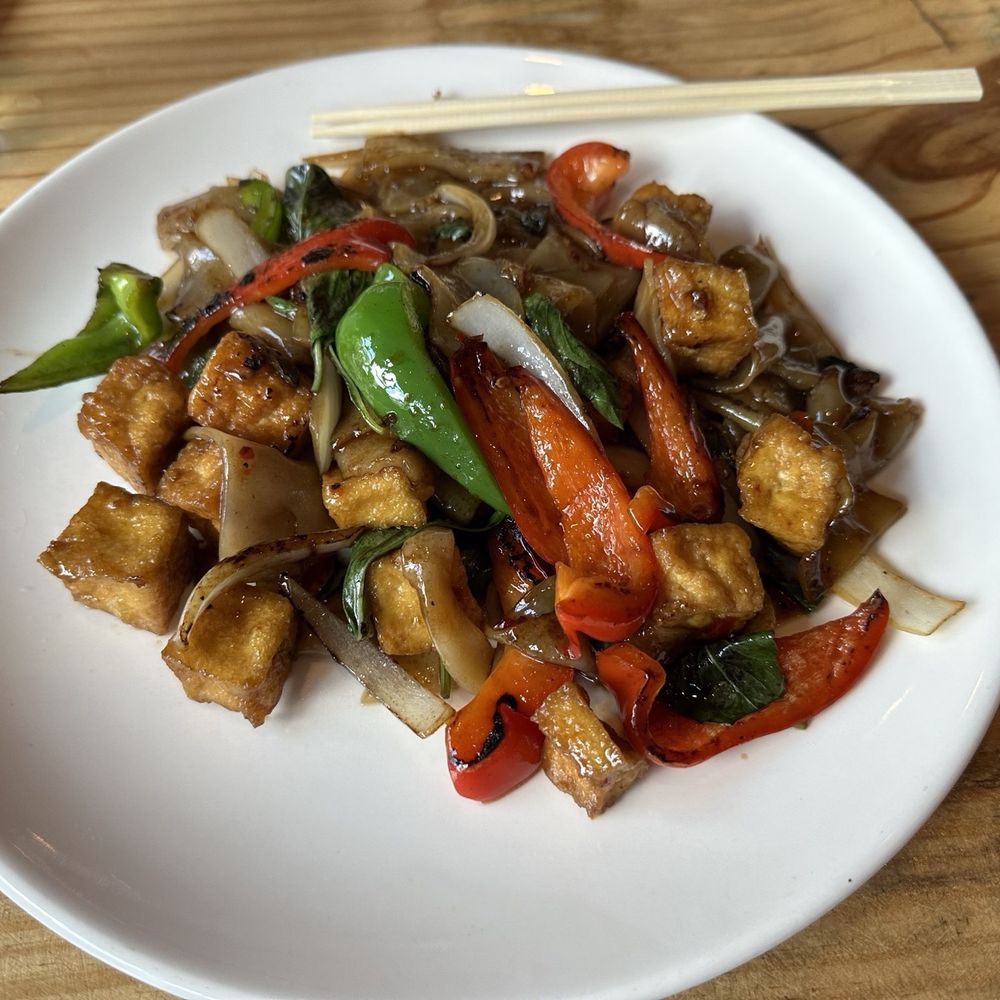 MPM Tiki Bar - Tofu drunken noodles - Asian Fusion Near Me - Glen Allen, Virginia MPM Tiki Bar - Tofu drunken noodles - Asian Fusion Near Me - Glen Allen, Virginia