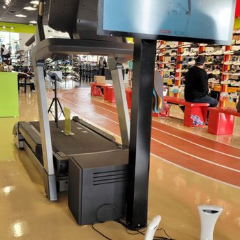 Fit2Run - Waterford Lakes - Scan your feet - Shoe Stores Near Me - Orlando, Florida Fit2Run - Waterford Lakes - Scan your feet - Shoe Stores Near Me - Orlando, Florida