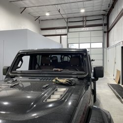 Auto Glass Madness - Replacing a windshield in a new Jeep Gladiator - clean, controlled, professional environment