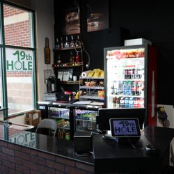 19TH HOLE INDOOR GOLF BAR