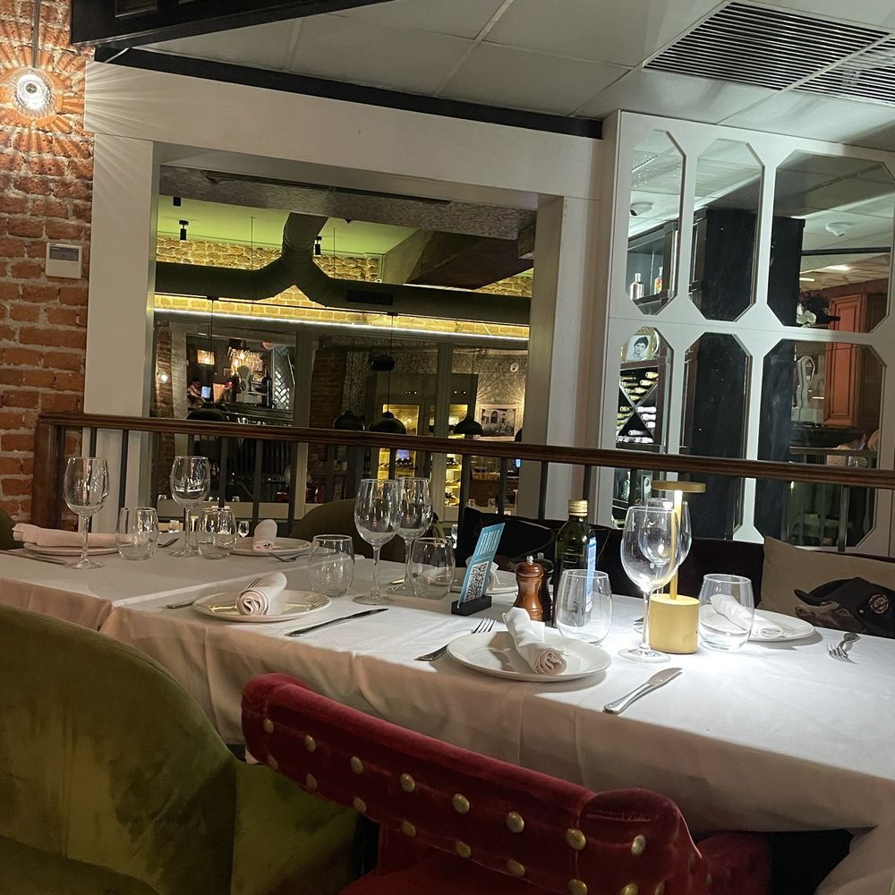 Flavia - Restaurant is cost and chic - Italian Near Me - Madrid, M