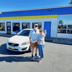 Dave Morton Auto Sales - Happy customers with Volvo C30 (she can only drive an automatic)