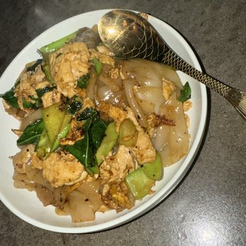 Boon Choo - Pad see you with chicken - Thai Near Me - Sharon, Massachusetts