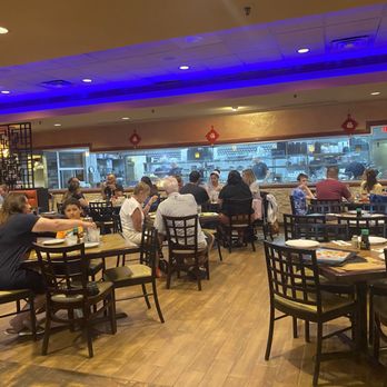 Yu's Mandarin - Dining area - Chinese Near Me - Schaumburg, Illinois