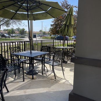 Qwench - Outside patio - Juice Bars & Smoothies Near Me - Pembroke Pines, Florida Qwench - Outside patio - Juice Bars & Smoothies Near Me - Pembroke Pines, Florida
