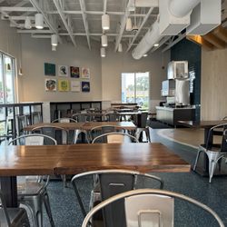 Hawaiian Bros Island Grill - Open seating