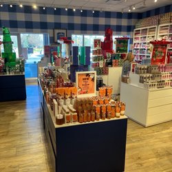 Bath & Body Works - Huge store