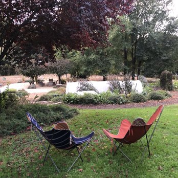 Boonville Hotel & Restaurant - Garden area - Hotels Near Me - Boonville, California