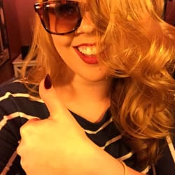 Mas Beauty Restoration - LOVED my cut/style by Romy! And here's a shameless selfie in their bathroom for proof lol