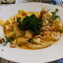 Hotel Friedrichs - Fischernudeln Garnelen und Steinbeißerfiletstreifen in Hummerrahmsauce garniert mit Nordseekrabben
