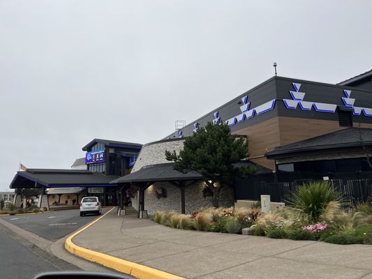 Chinook Winds Casino Resort by null