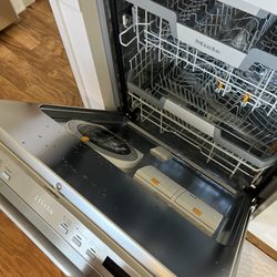 Distinctive Appliances - Miele dishwasher
