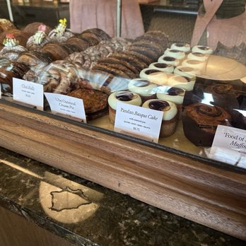 Del Sur Bakery & Cafe - Filipino Near Me - Chicago, Illinois