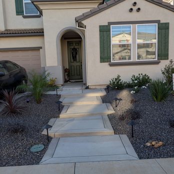 Phan's Landscaping - Concrete steps, detail. - Landscaping Near Me Phan's Landscaping - Concrete steps, detail. - Landscaping Near Me