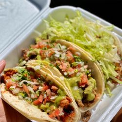 Rolberto's Mexican Food - 3 tacos (Al pastor, carne asada, fish)