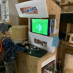 Showing of his Raspberry Pi Emulator with over 2000 games Showing of his Raspberry Pi Emulator with over 2000 games