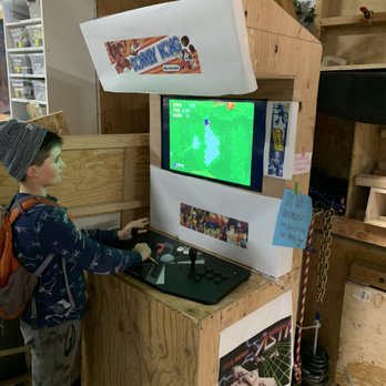 Brightworks School - Showing of his Raspberry Pi Emulator with over 2000 games - Elementary Schools Near Me - San Francisco, California Brightworks School - Showing of his Raspberry Pi Emulator with over 2000 games - Elementary Schools Near Me - San Francisco, California