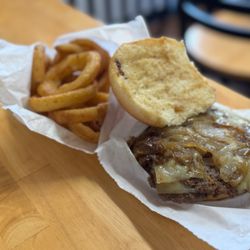 Wedl's Hamburger Stand and Ice Cream Parlor - Smashburger and onion rings