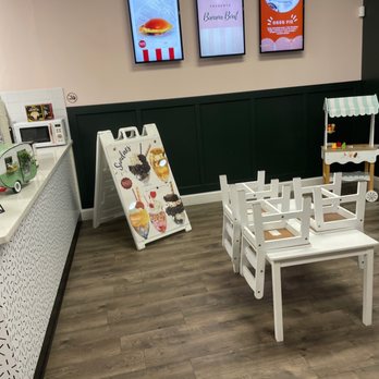 Bacio Ice Cream Shop - Such a cute little hidden gem - Ice Cream & Frozen Yogurt Near Me - Orlando, Florida Bacio Ice Cream Shop - Such a cute little hidden gem - Ice Cream & Frozen Yogurt Near Me - Orlando, Florida