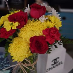 Saxon MD Facial Plastic Surgery - Dr Saxon and her team sent me flowers with a speedy recovery Note