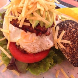 Bistro Micro Bar - London burger: fried egg, avocado, burger, blue cheese, chips.
