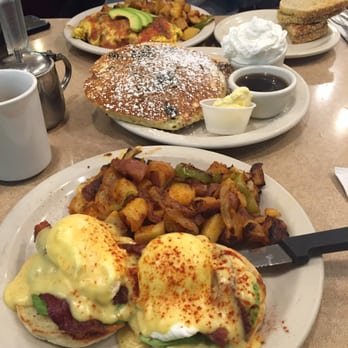 Bill's Cafe - Cali benedict, cookies n cream pancakes (MUST try) and chorizo omelette :) - American Near Me - San Jose, California Bill's Cafe - Cali benedict, cookies n cream pancakes (MUST try) and chorizo omelette :) - American Near Me - San Jose, California