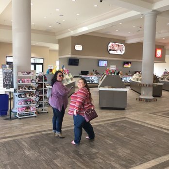 EddieWorld - Leandra found her new fav place! Candy, Caramel corn, ice cream - Service Stations Near Me - Yermo, California
