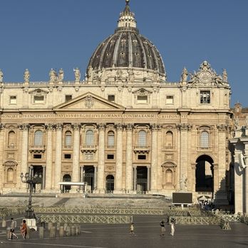 Basilica di San Pietro - A rare sight an empty square - Churches Near Me - Rome, RM Basilica di San Pietro - A rare sight an empty square - Churches Near Me - Rome, RM