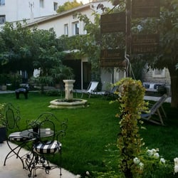 Hôtel Gounod - Communal garden area