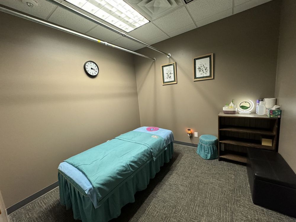 WAUKEE MASSAGE SPA Updated October 2024 10 Photos 90 SE Laurel St