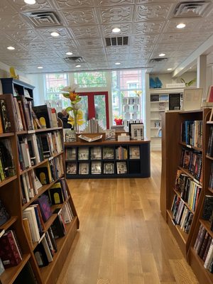 Flying Cloud Booksellers by null