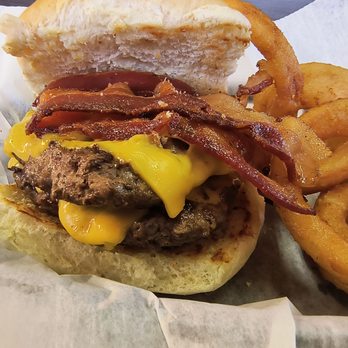 Whitehouse Restaurant - 1/2# Bacon Cheeseburger - Diners Near Me - Clare, Michigan