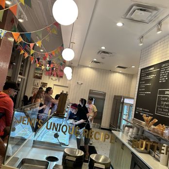 Jeni's Splendid Ice Creams - Inside - Ice Cream & Frozen Yogurt Near Me - Scottsdale, Arizona Jeni's Splendid Ice Creams - Inside - Ice Cream & Frozen Yogurt Near Me - Scottsdale, Arizona