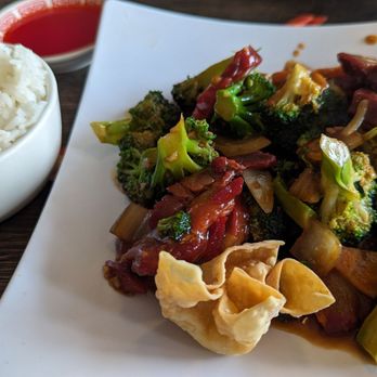 Bamboo View - Dinner size Cha Sui BBQ Pork Broccoli $12.95 Pork dried out and chewy, broccoli but tough but good flavor 2-2-24 - Chinese Near Me - Tucson, Arizona