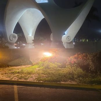 Humphreys Half Moon Inn - That "Octopus Statue" across the street facing the Bay - San Diego, CA