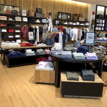 Roots - Markham Mall - Leather Goods Near Me - Markham, Ontario Roots - Markham Mall - Leather Goods Near Me - Markham, Ontario
