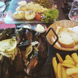 Le Cagnard - Hier midi c'était moules-frites pour moi et seiches à la plancha pour mon kiki, en front de mer!