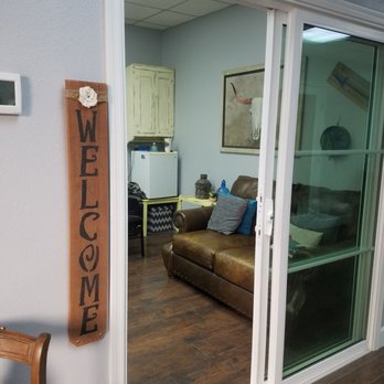 Nick's - Super cute space - Hair Salons Near Me - Yuma, Arizona